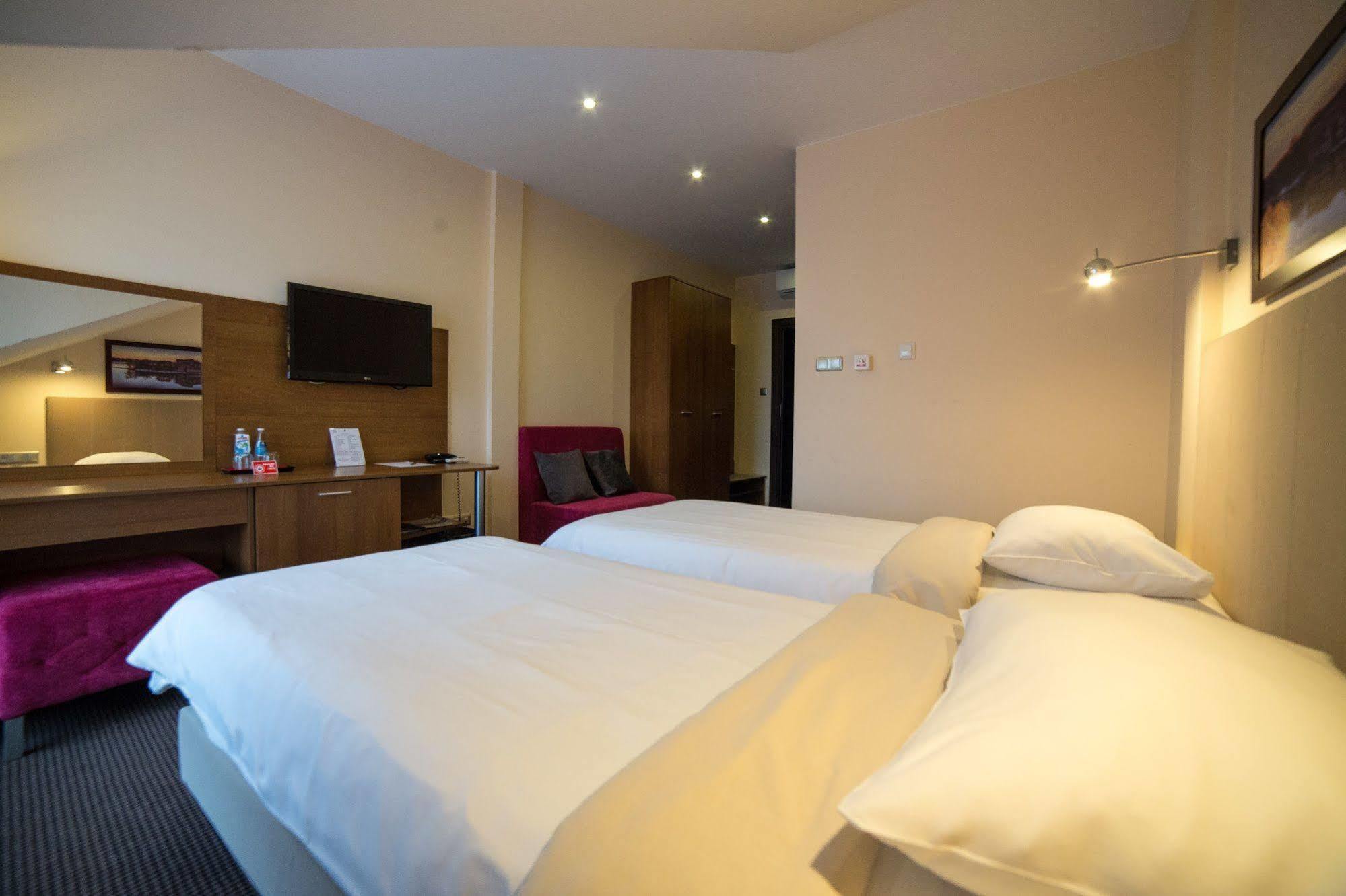 Hotel Sokolowska Airport Modlin 3*