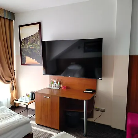Hotel Sokolowska Airport Modlin Nowy Dwór Mazowiecki Eksteriør bilde