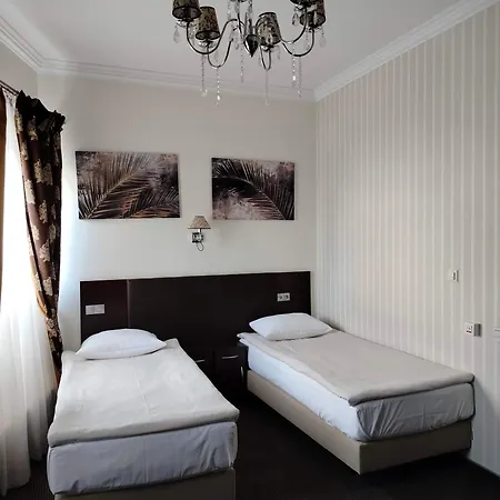 Hotel Sokolowska Airport Modlin Nowy Dwór Mazowiecki Eksteriør bilde