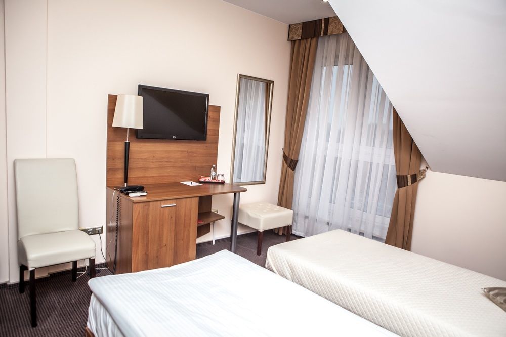 Sokolowska Airport Modlin Hotell 3*